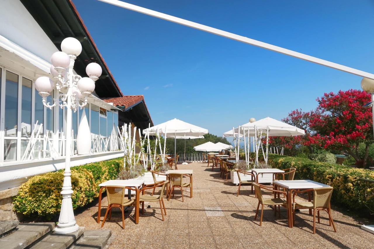 Hotel Gudamendi San Sebastian Bagian luar foto