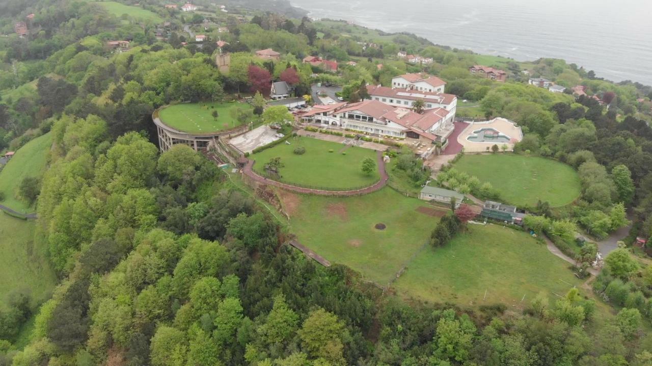 Hotel Gudamendi San Sebastian Bagian luar foto